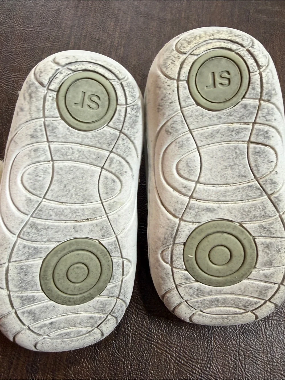 Stride Rite for Wide Feet Boys White Velcro Tennis Shoes Sz 3M